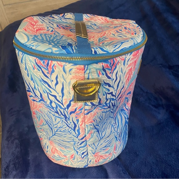 Lilly Pulitzer Soft Shell Insulated Zip up Cooler with Handle in Blue / Pink - Picture 4 of 10